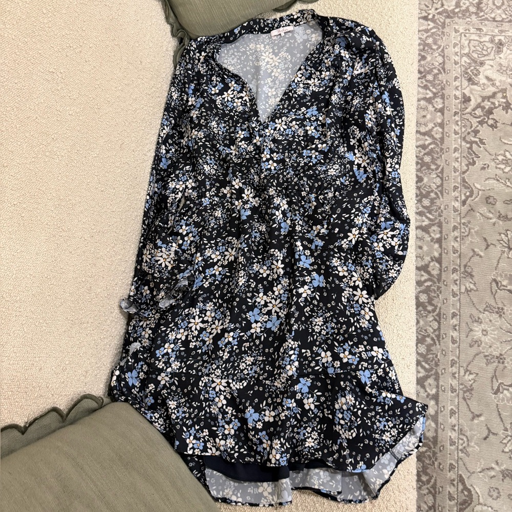 Parker Flutter Sleeve Dress 🤍